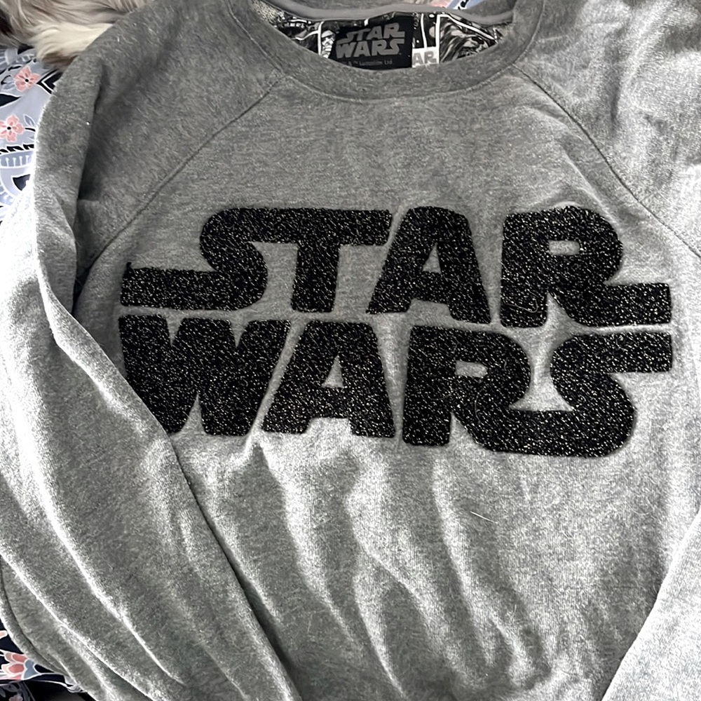 DisneyStore Star Wars women’s XL Sweatshirt new